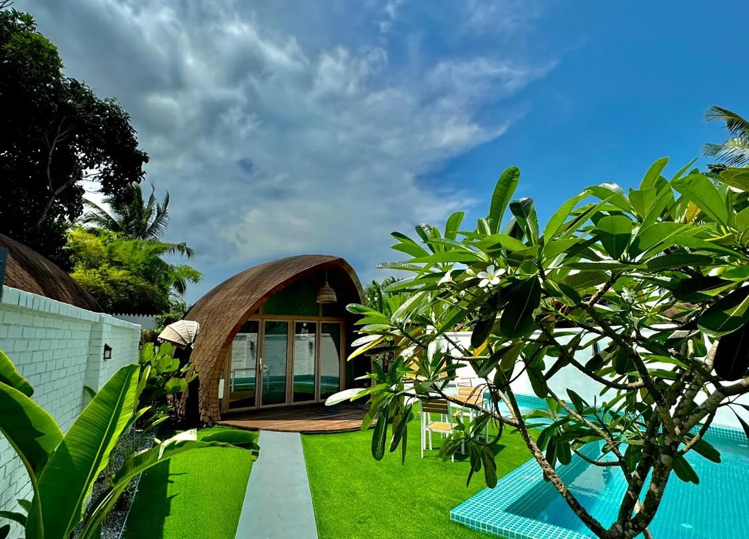 Resort Found Mansion Hotel Pantai Cenang
