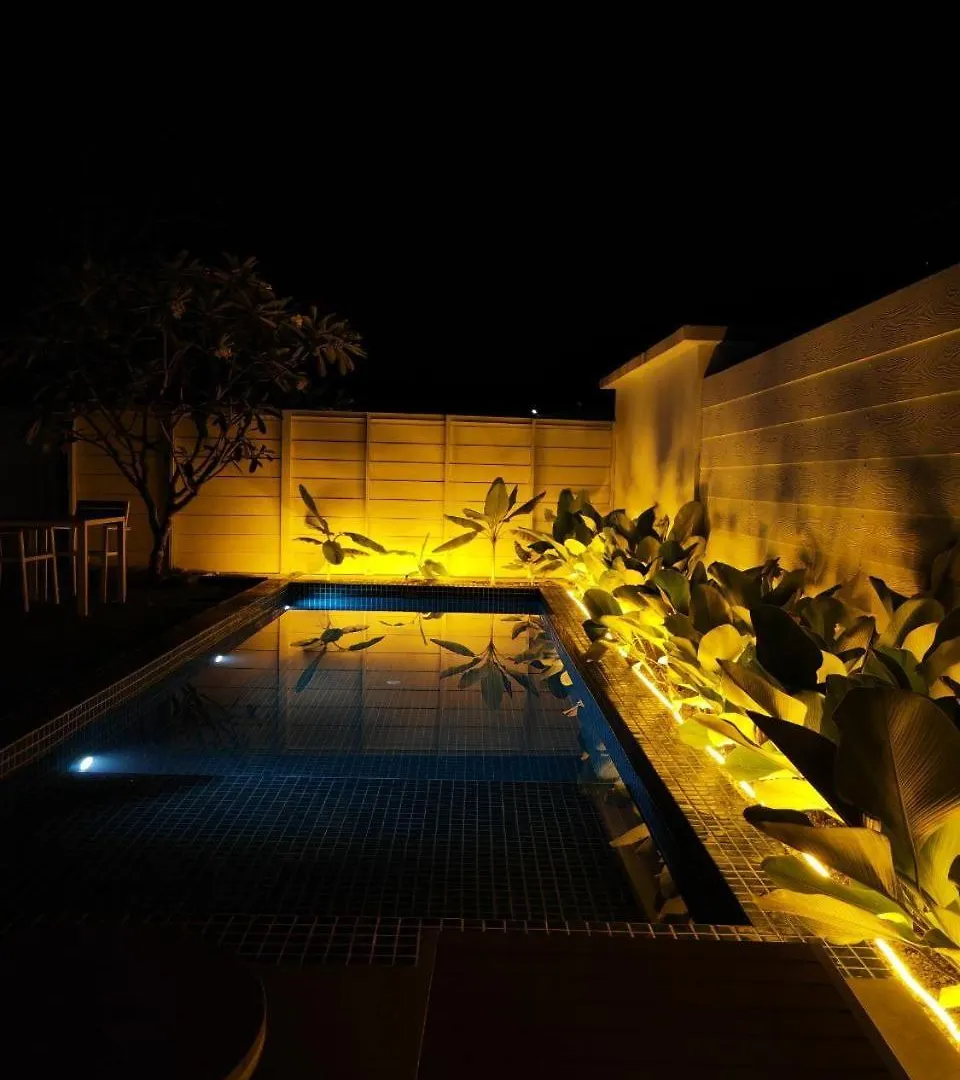 Rezort Hotel Found Mansion Pantai Cenang